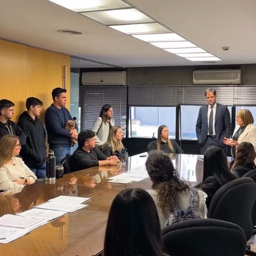 Visita de Alumnos de la UNR a la Delegación